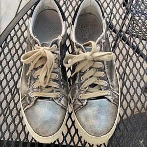 Metallic j slide platforms, size 10